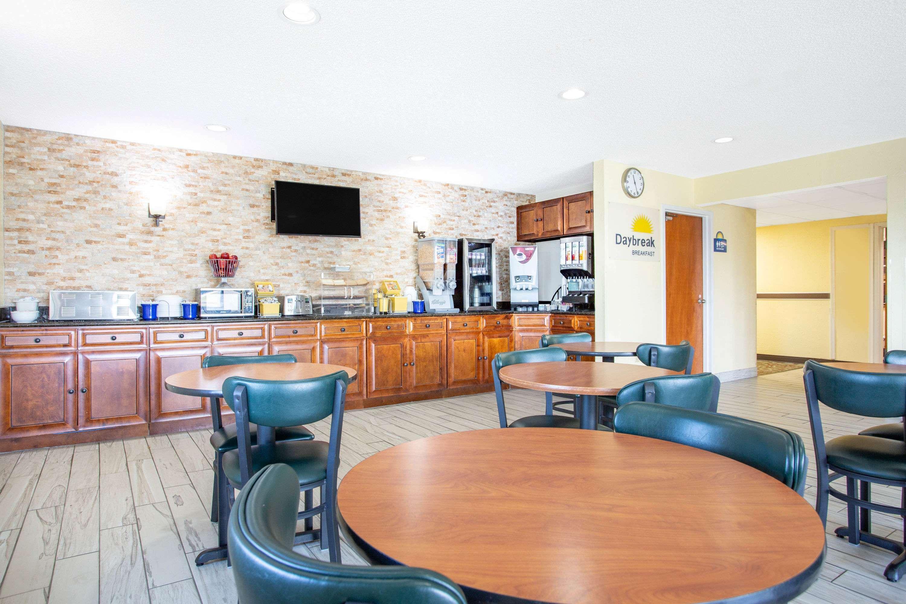 Days Inn By Wyndham Lancaster Pa Dutch Country Ronks Exteriér fotografie