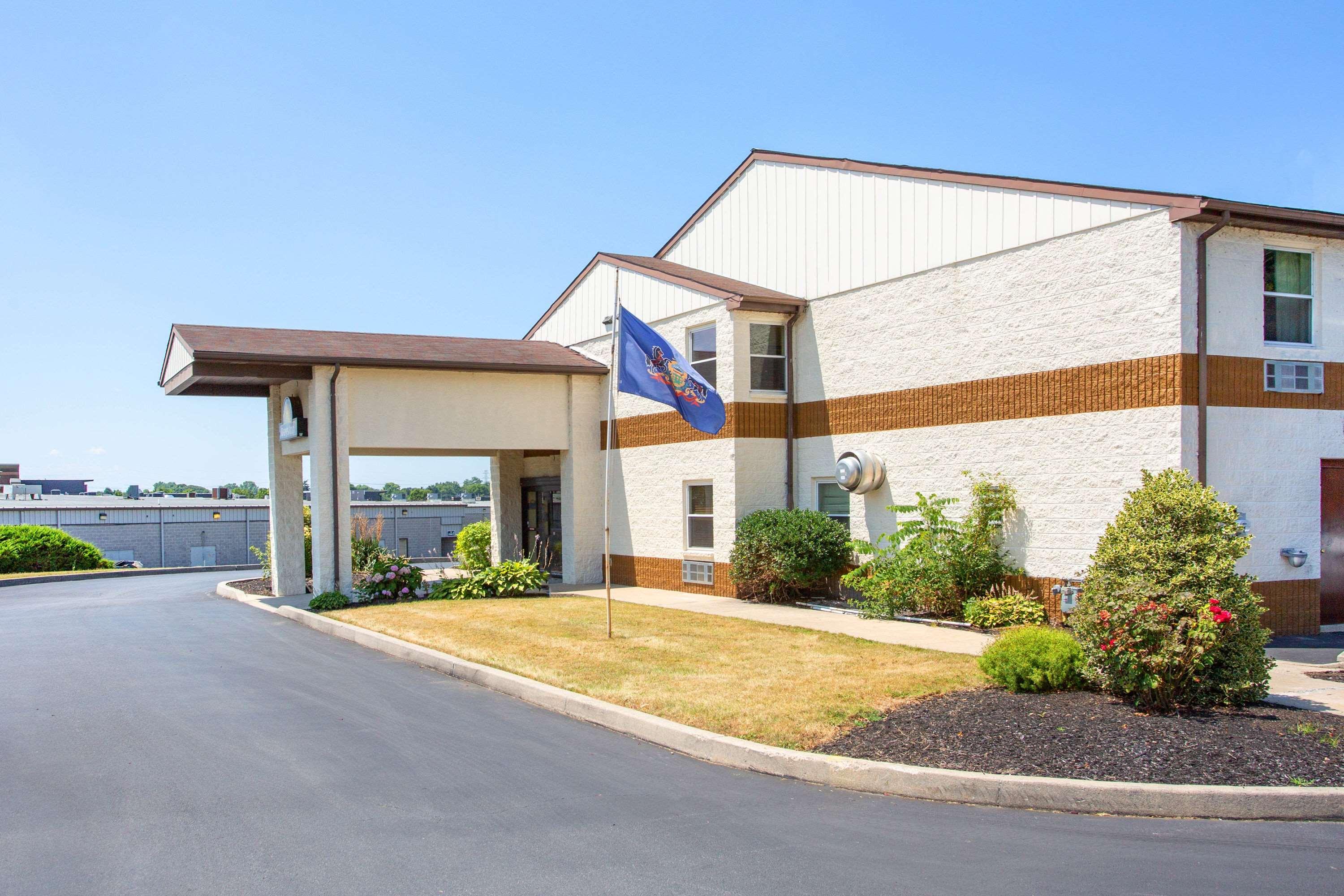 Days Inn By Wyndham Lancaster Pa Dutch Country Ronks Exteriér fotografie