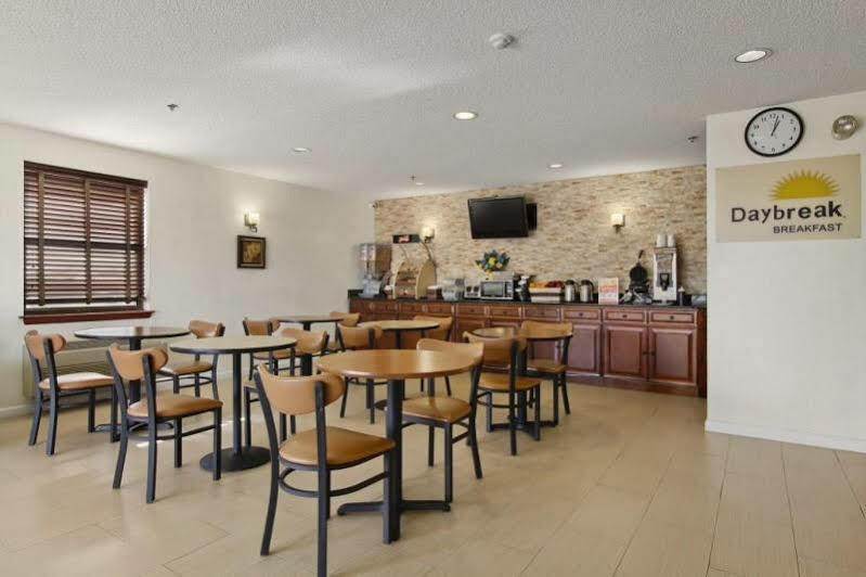 Days Inn By Wyndham Lancaster Pa Dutch Country Ronks Exteriér fotografie